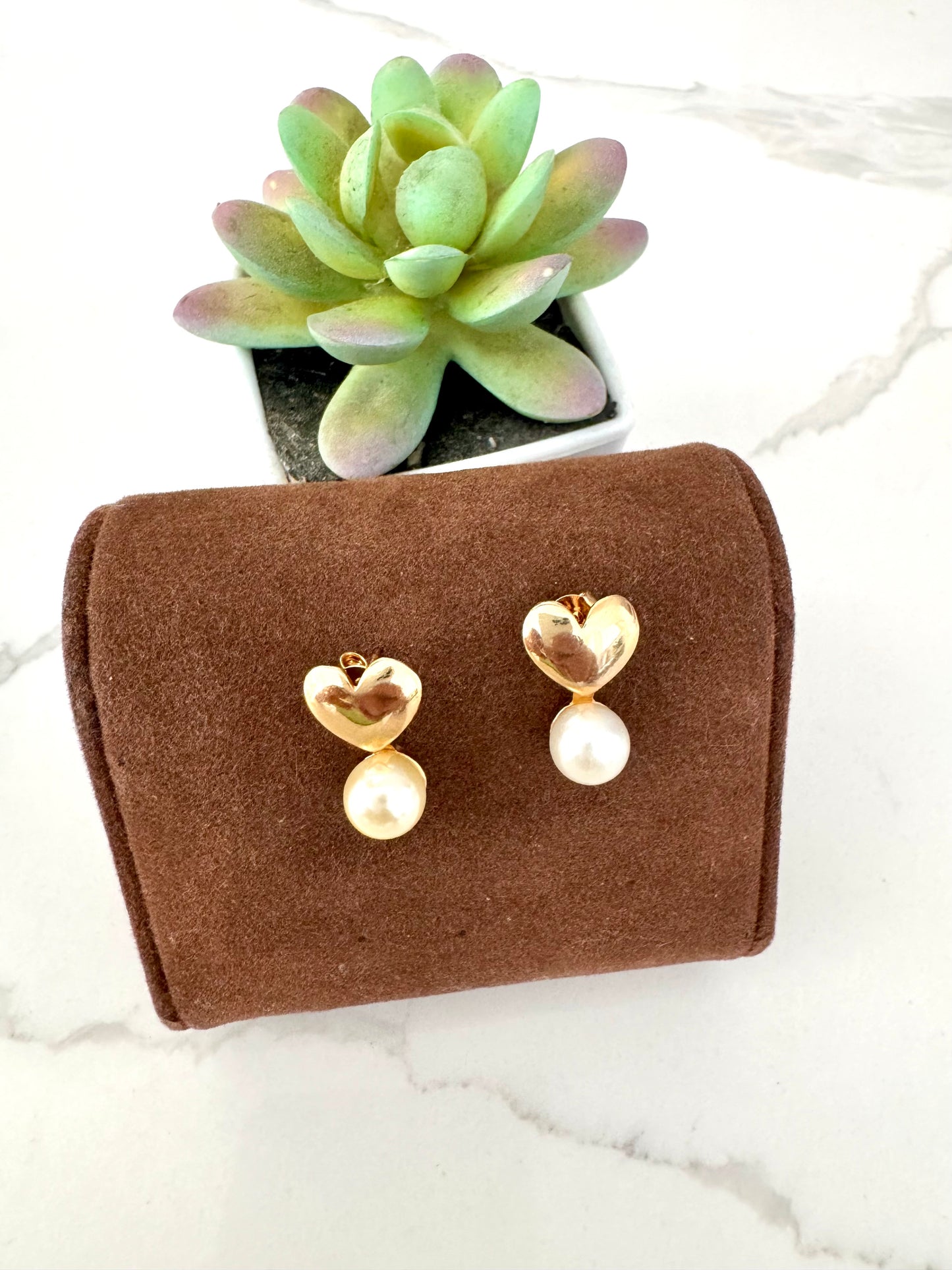 Aretes de corazón con perla – Bañados en oro de 18K
