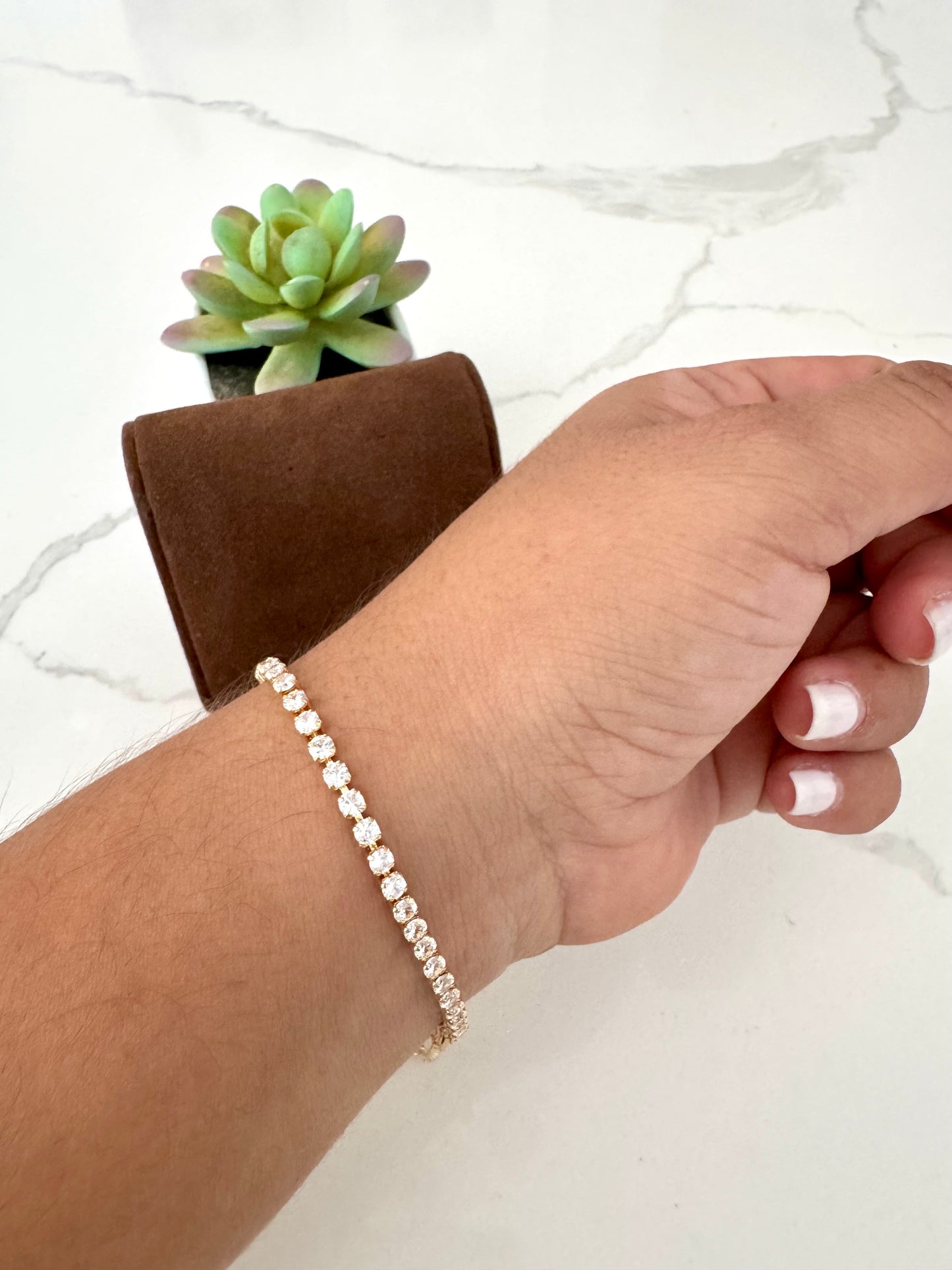 Pulsera de eslabones tipo clip con circonias – Bañada en oro de 18K