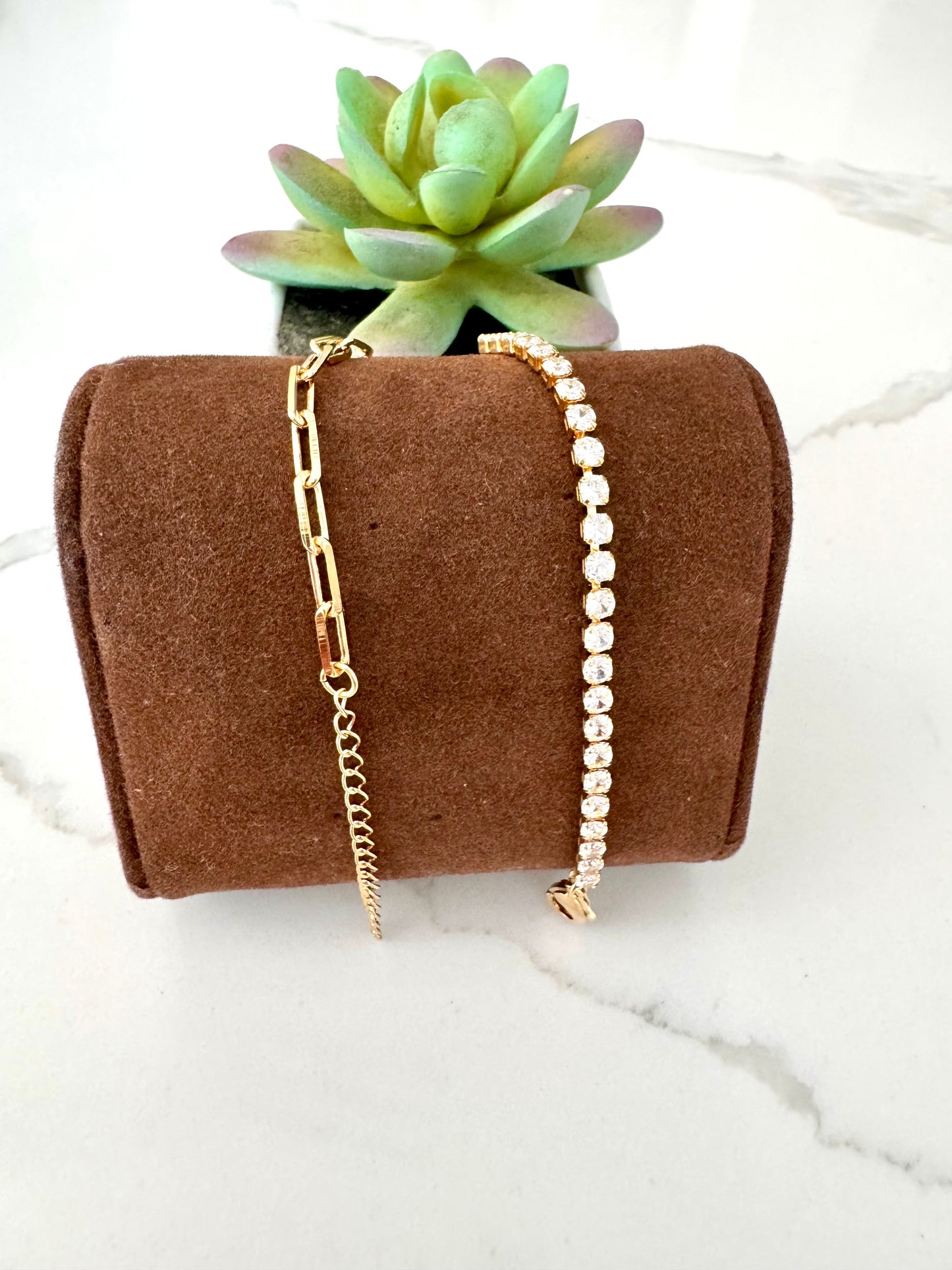 Pulsera de eslabones tipo clip con circonias – Bañada en oro de 18K