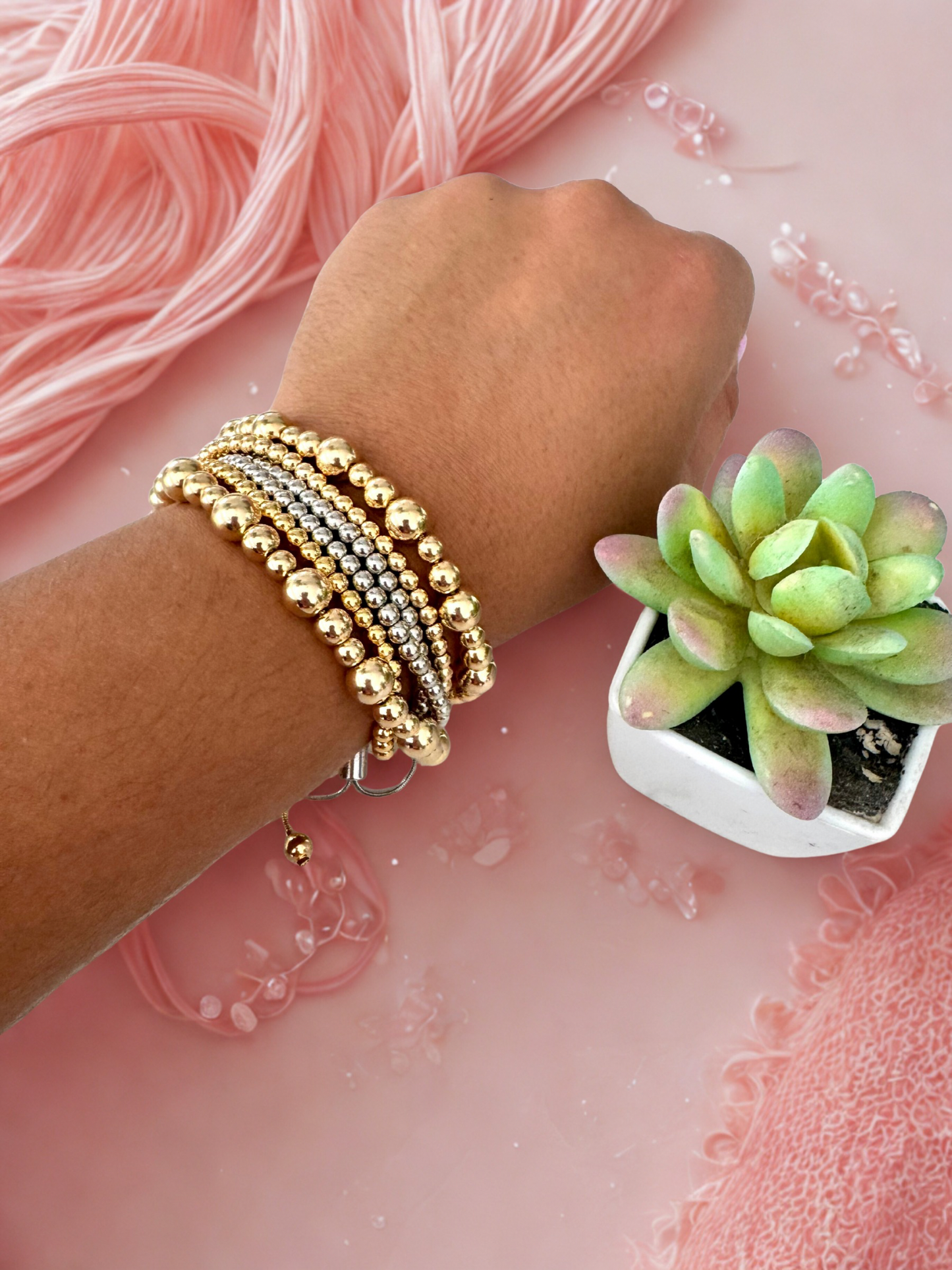 Pulsera ajustable con cuentas doradas 6mm – Bañada en oro de 18K