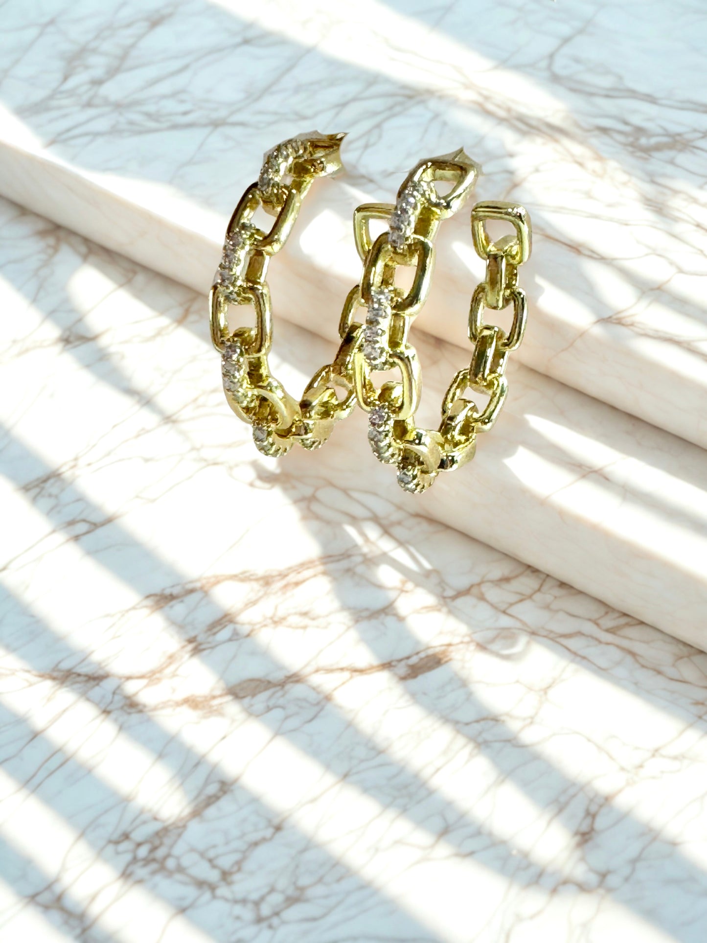 Aretes Argollas Eslabón con Detalles Brillantes