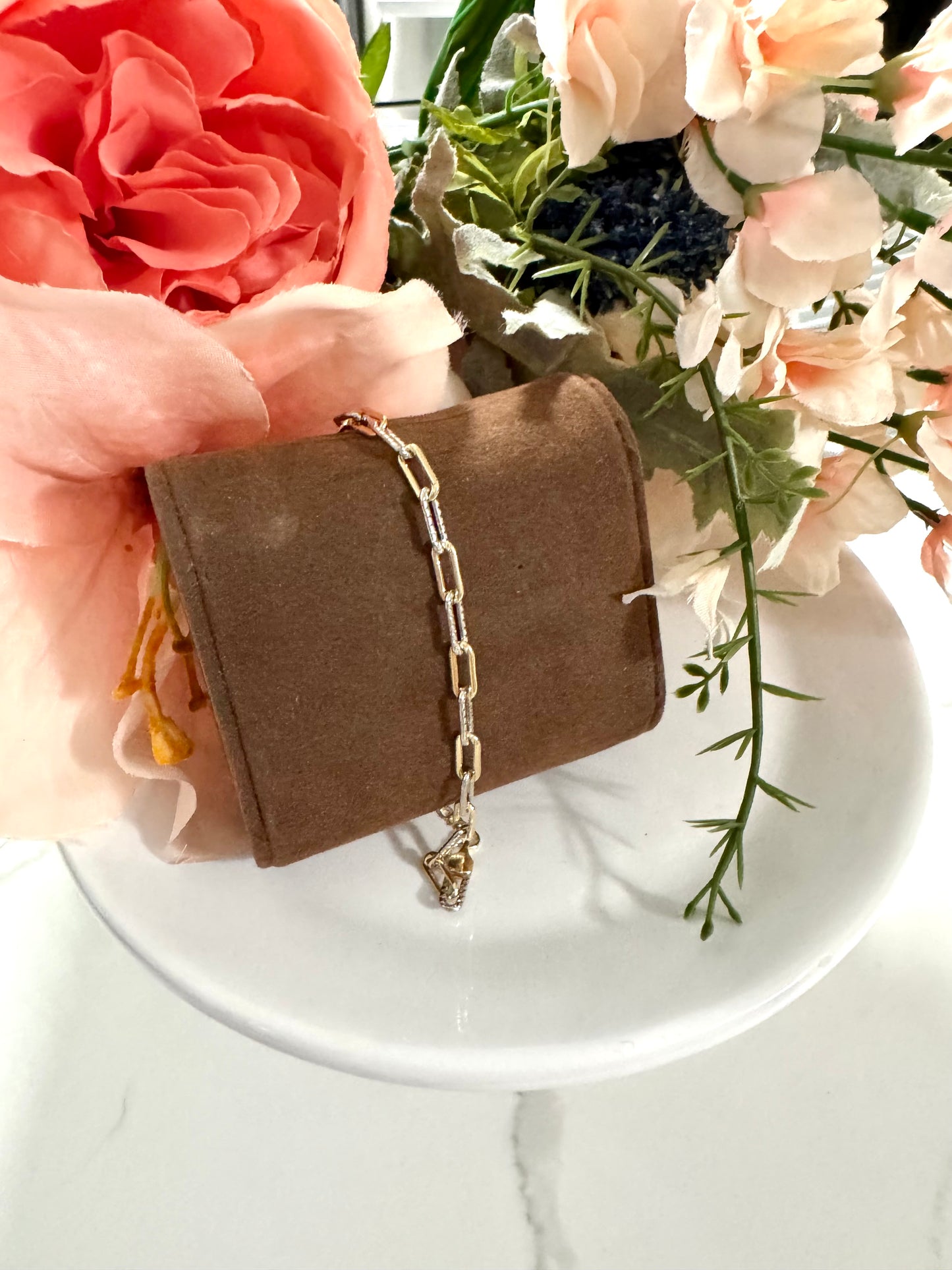 Pulsera bicolor de eslabones tipo paperclip con textura – Bañada en oro de 18K y rodio