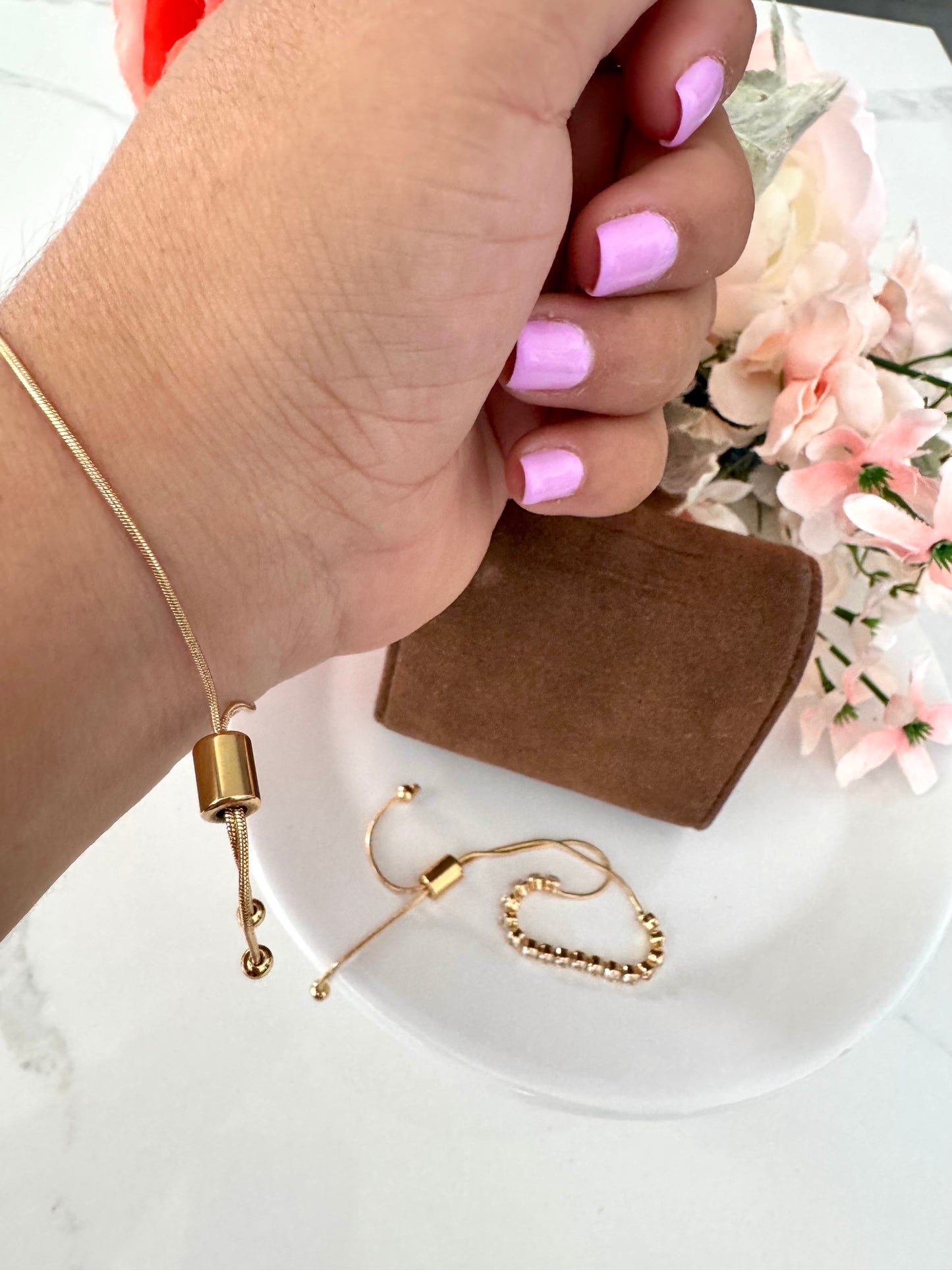 Pulsera ajustable con circonias – Bañada en oro de 18K