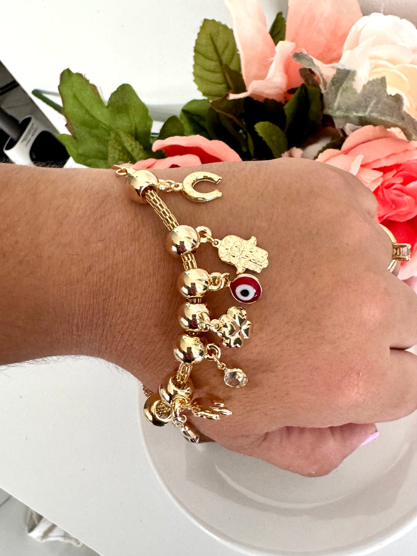 Pulsera con dijes de la suerte – Bañada en oro de 18K o rodio