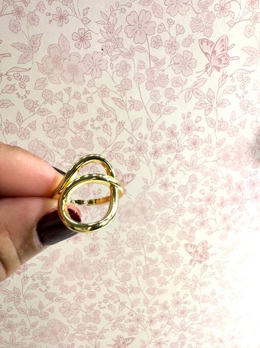 Anillo Geométrico Entrelazado Dorado