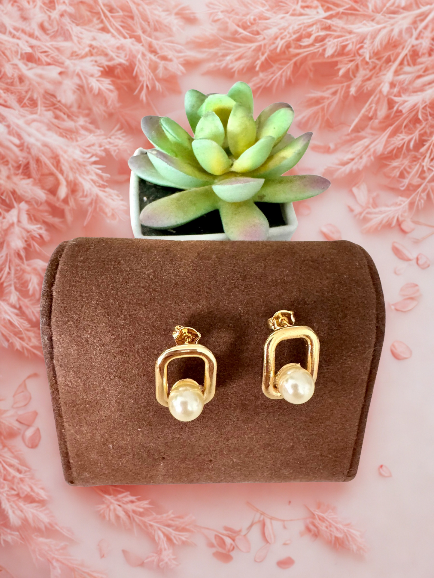 Aretes de perla con marco rectangular