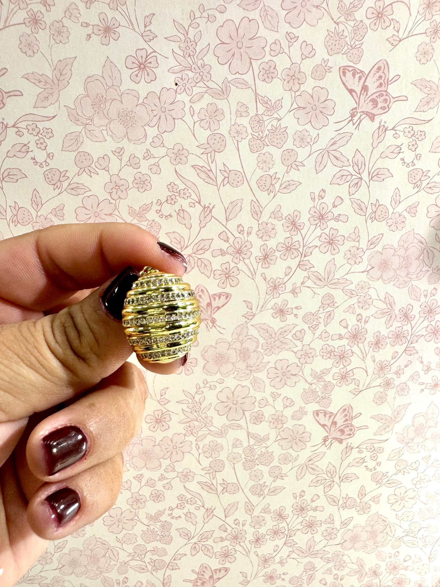 Aretes Ovalados con Detalle de Brillo