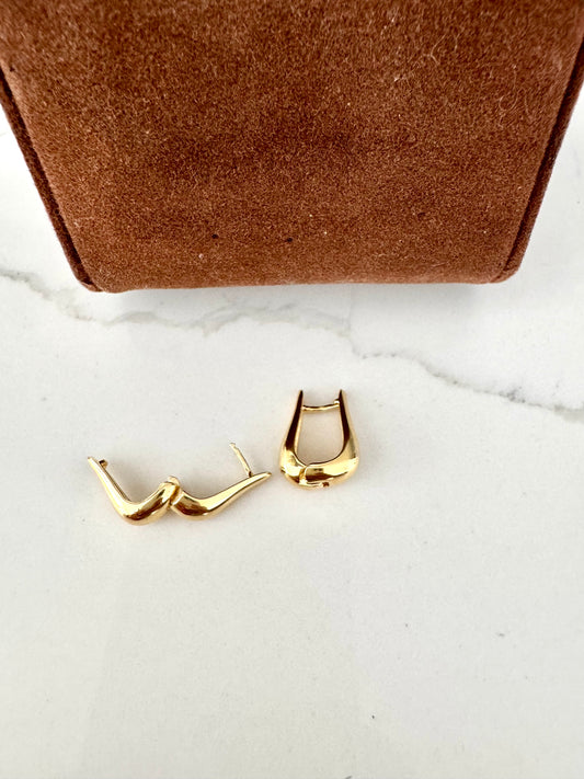 Aretes dorados 18K estilo argolla gruesa