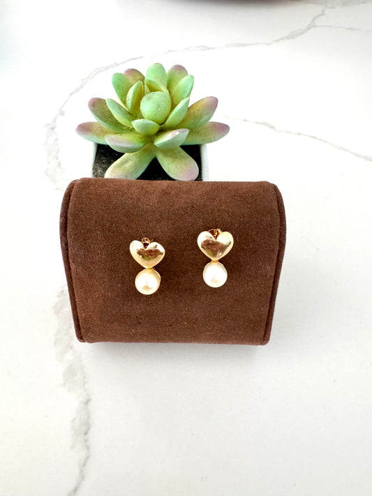 Aretes de corazón con perla – Bañados en oro de 18K