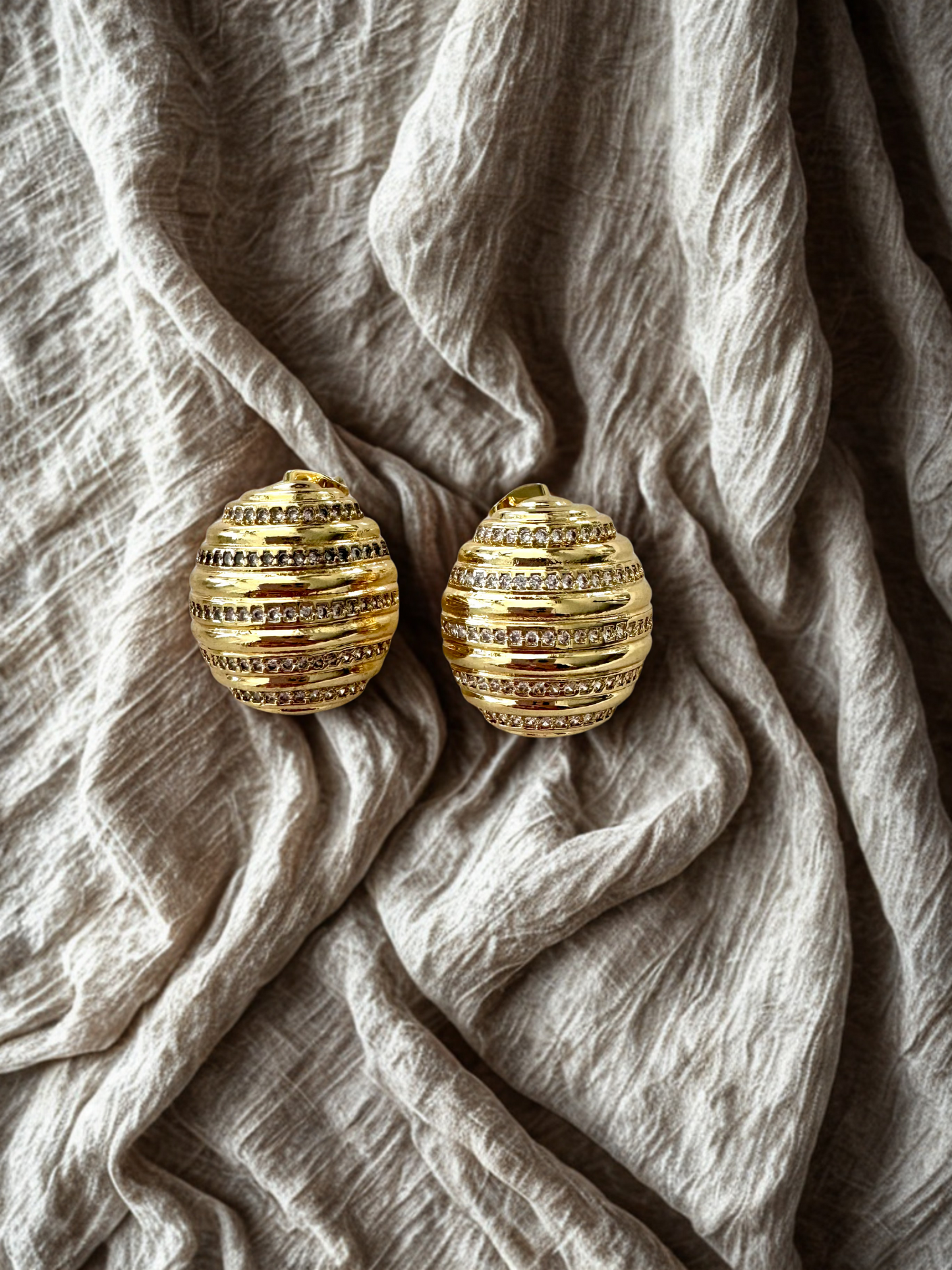 Aretes Ovalados con Detalle de Brillo