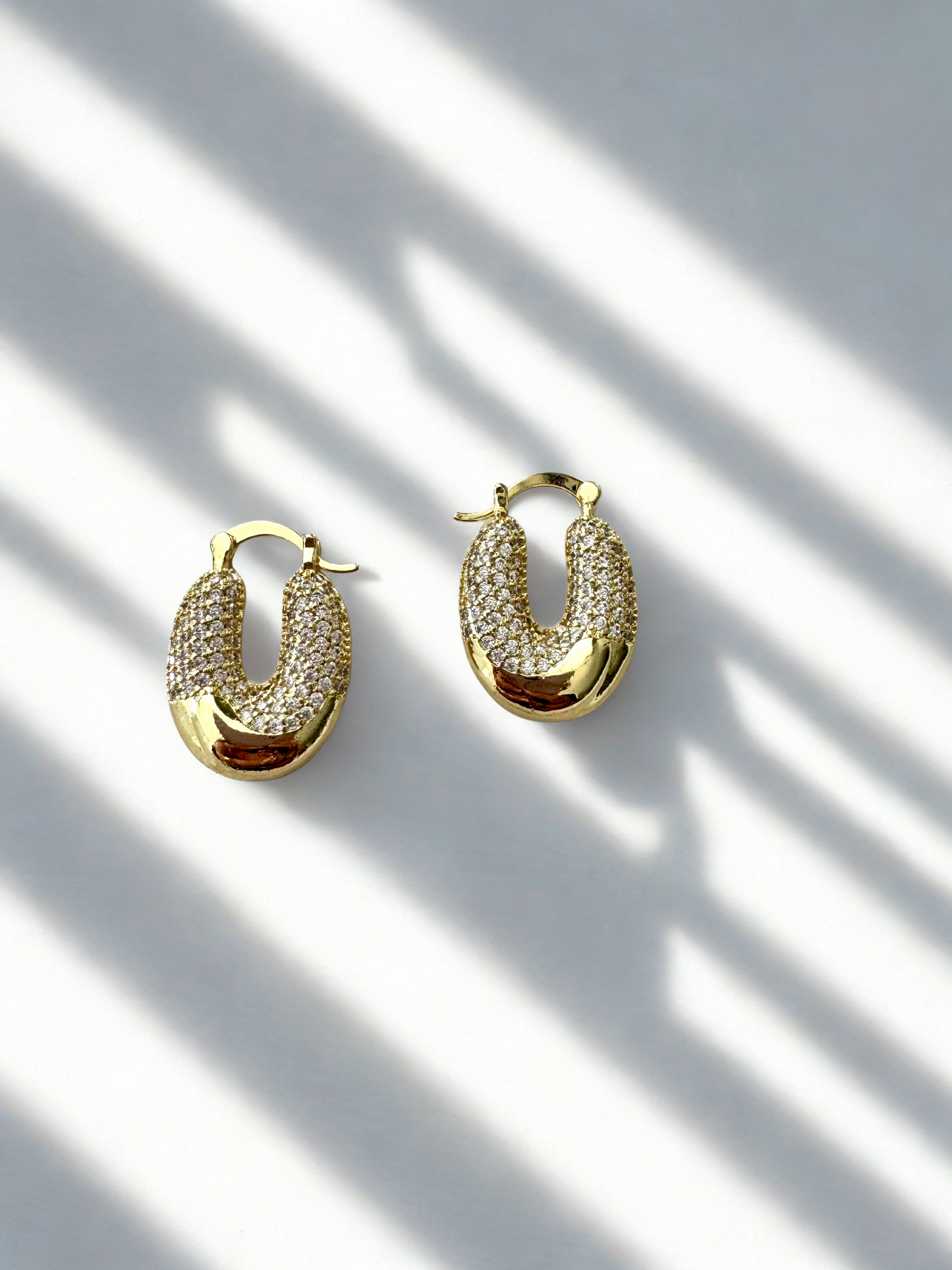 Aretes media tapa con Brillo