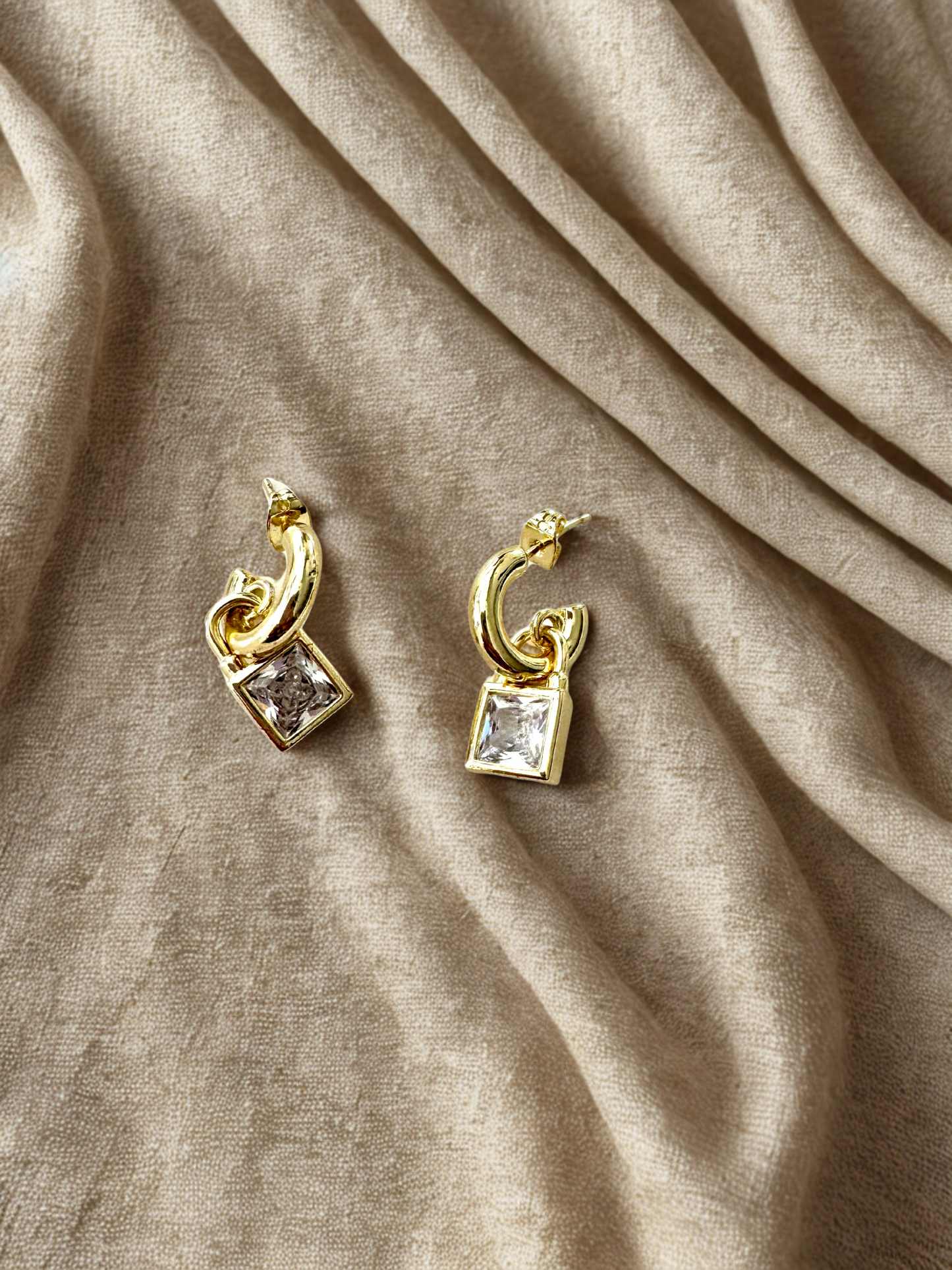 Aretes candado con Dije de Cristal