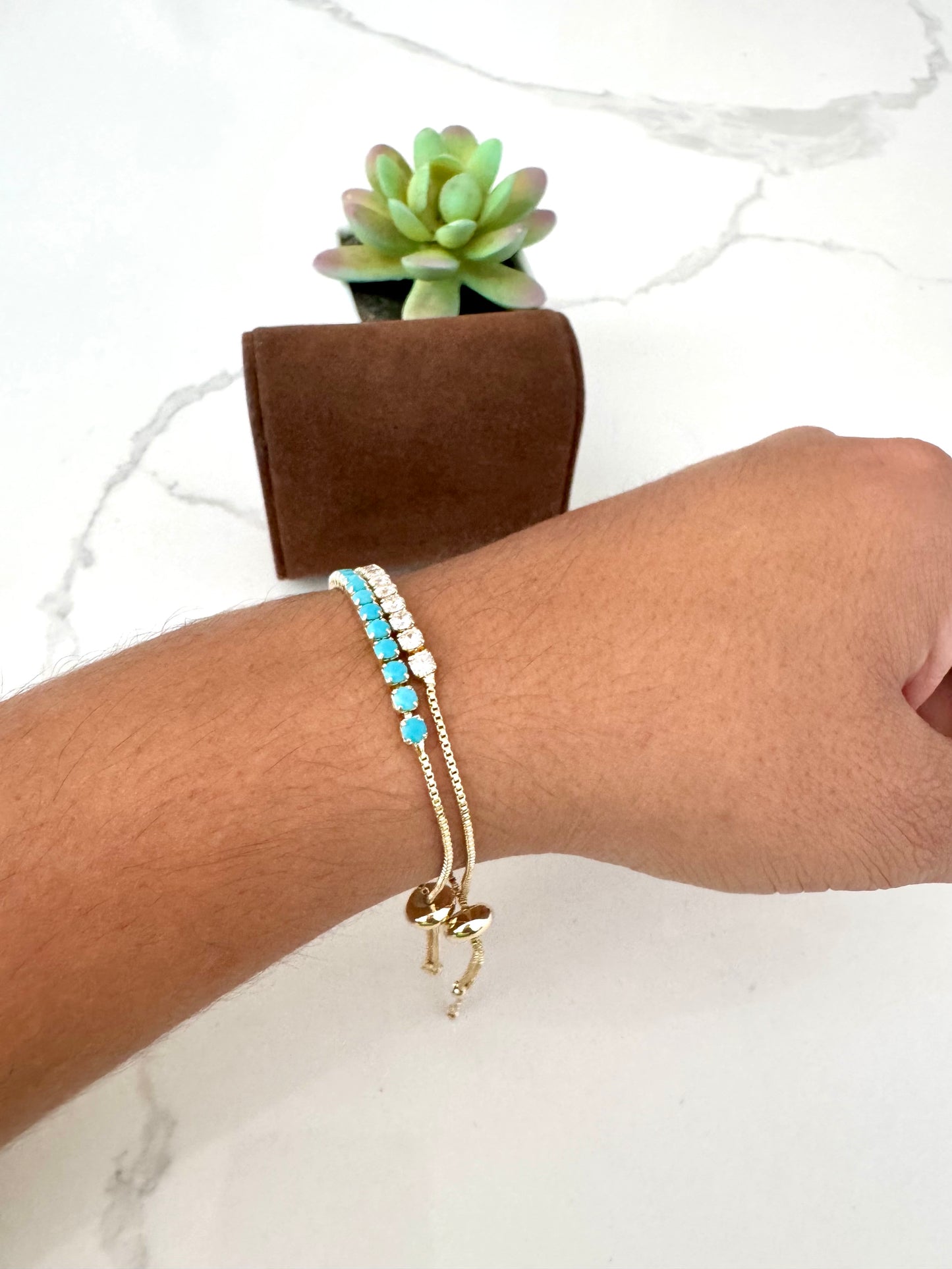 Pulsera ajustable con cadena box y circonias redondas – Bañada en oro de 18K