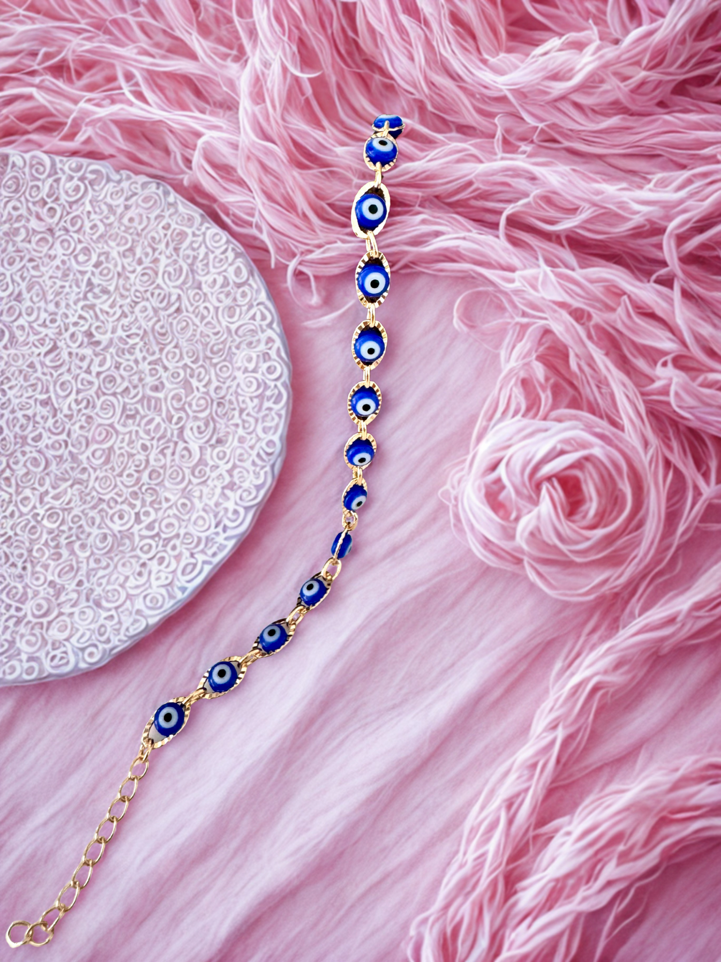 Pulsera de ojo turco esmaltado azul – Diseño calado con textura, bañada en oro de 18K