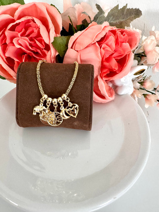 Pulsera de malla con dijes de la suerte – Bañada en oro de 18K