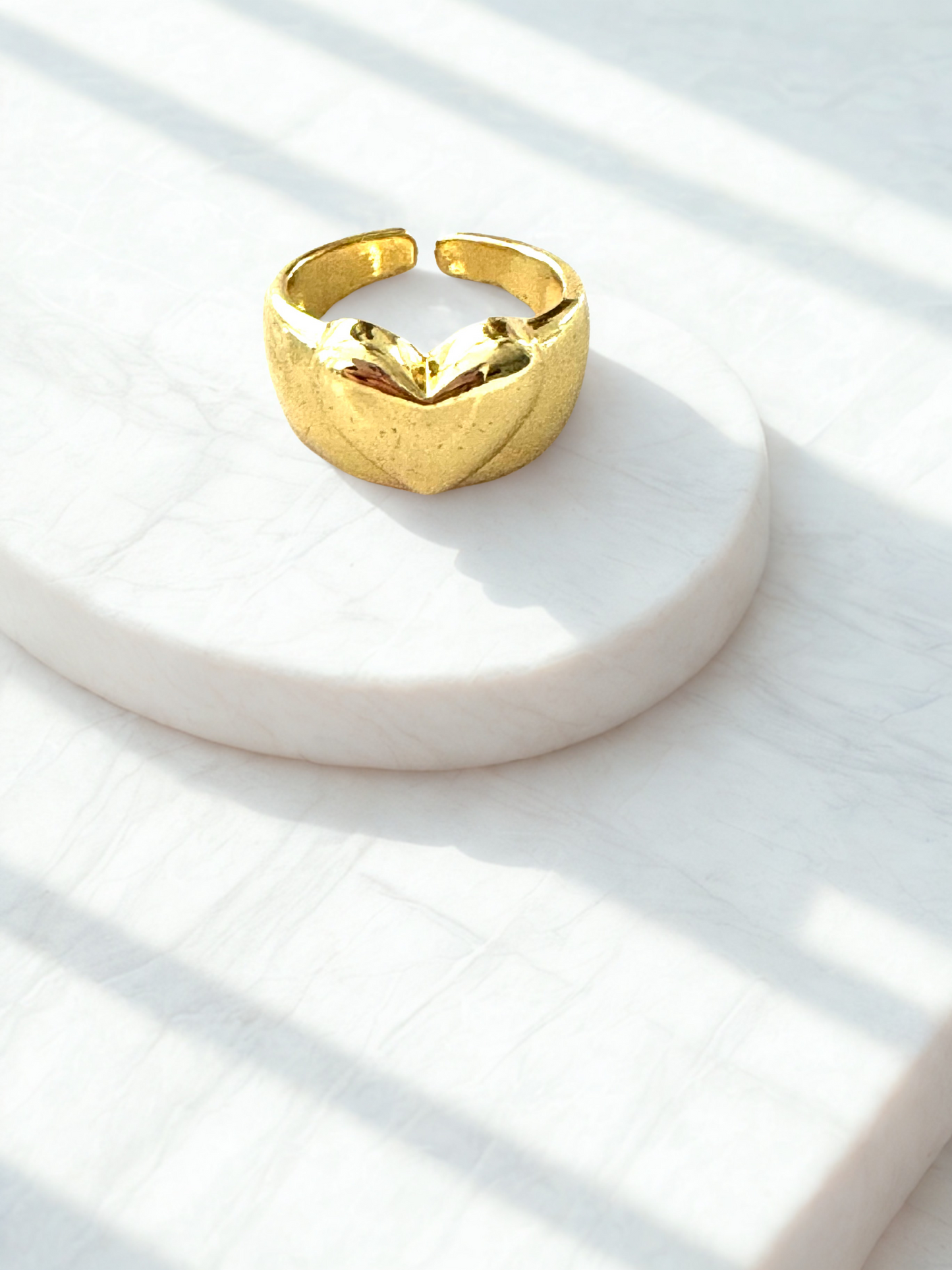 Anillo Corazón Envolvente Dorado