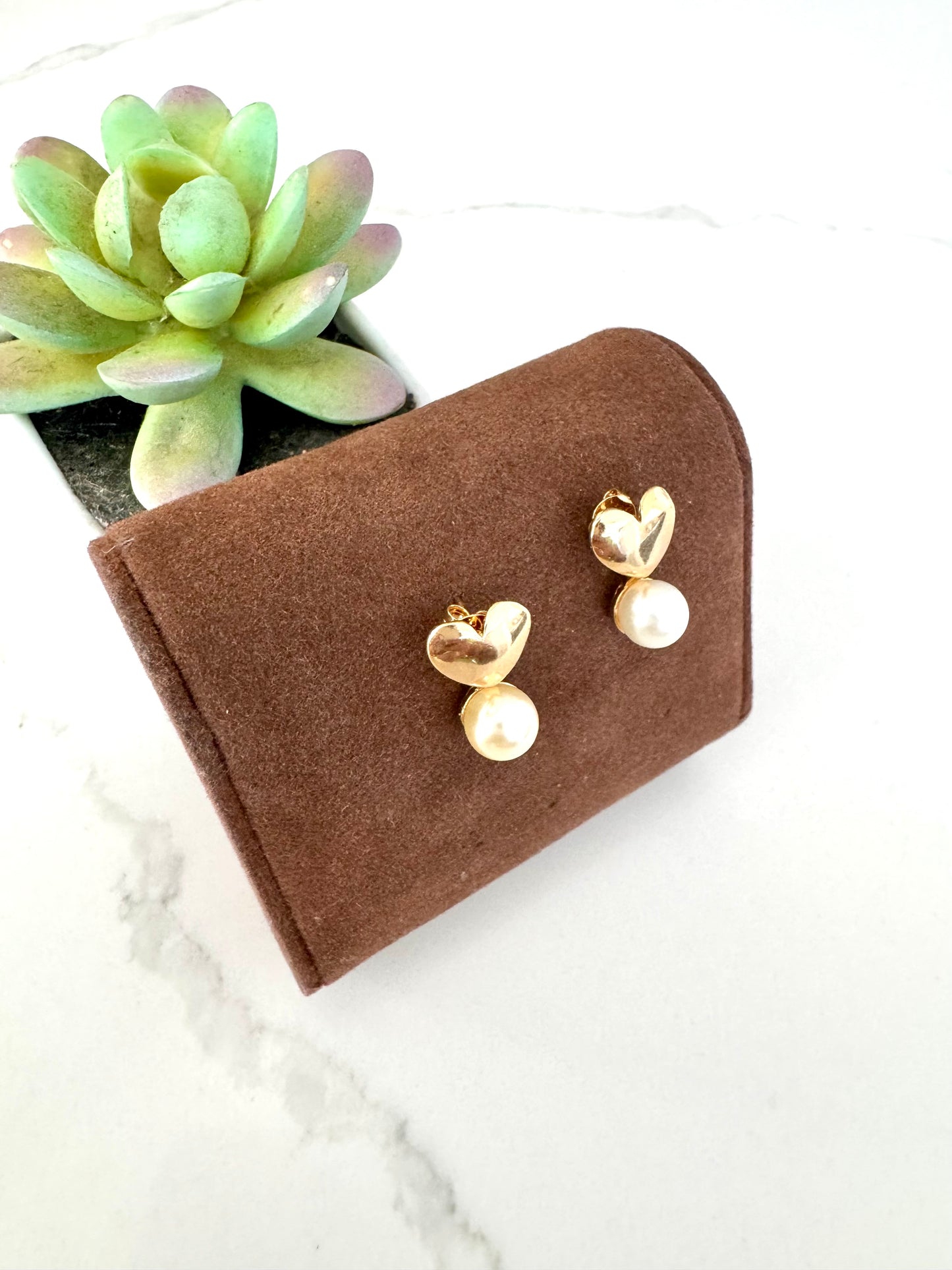 Aretes de corazón con perla – Bañados en oro de 18K