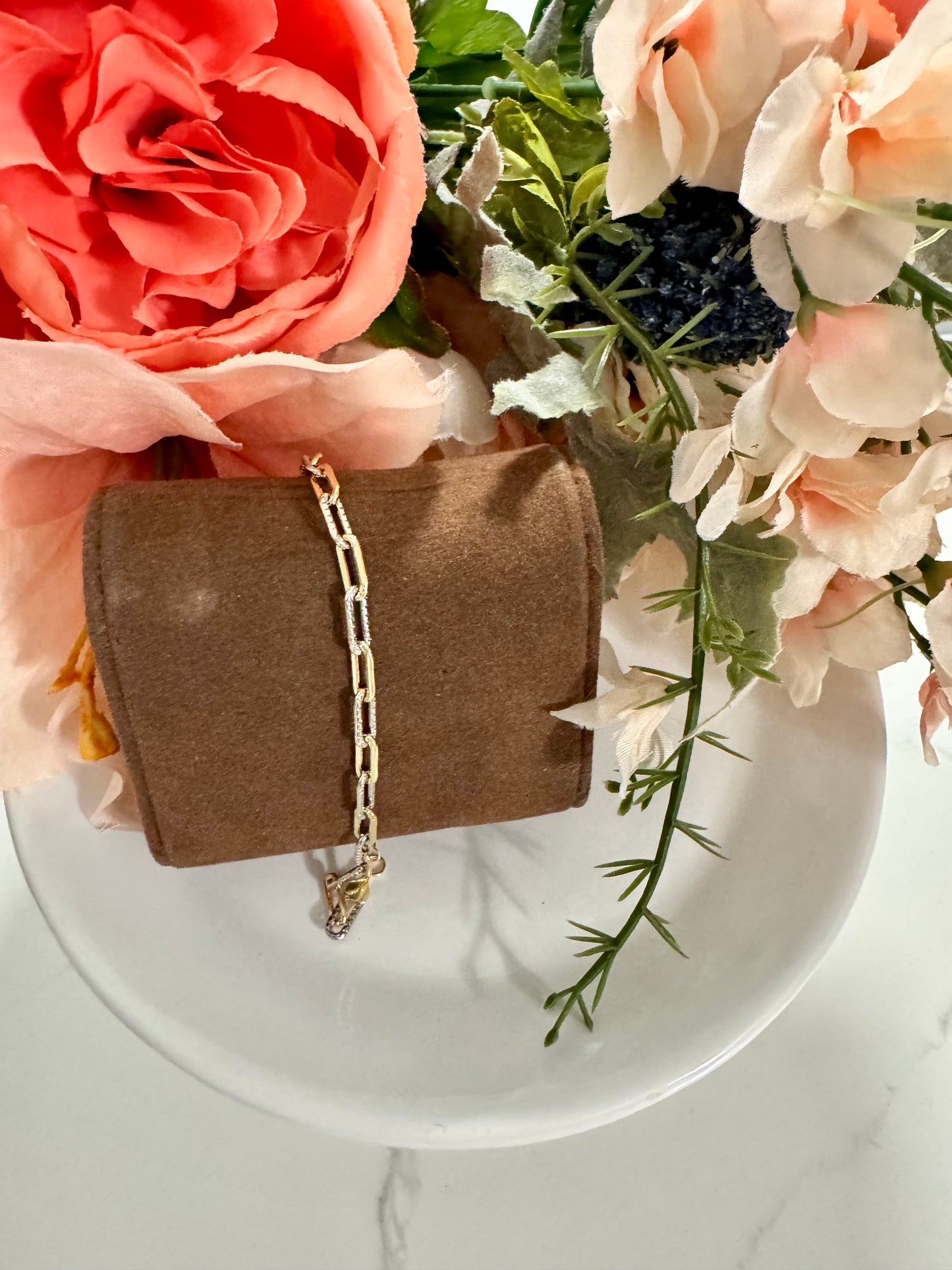 Pulsera bicolor de eslabones tipo paperclip con textura – Bañada en oro de 18K y rodio