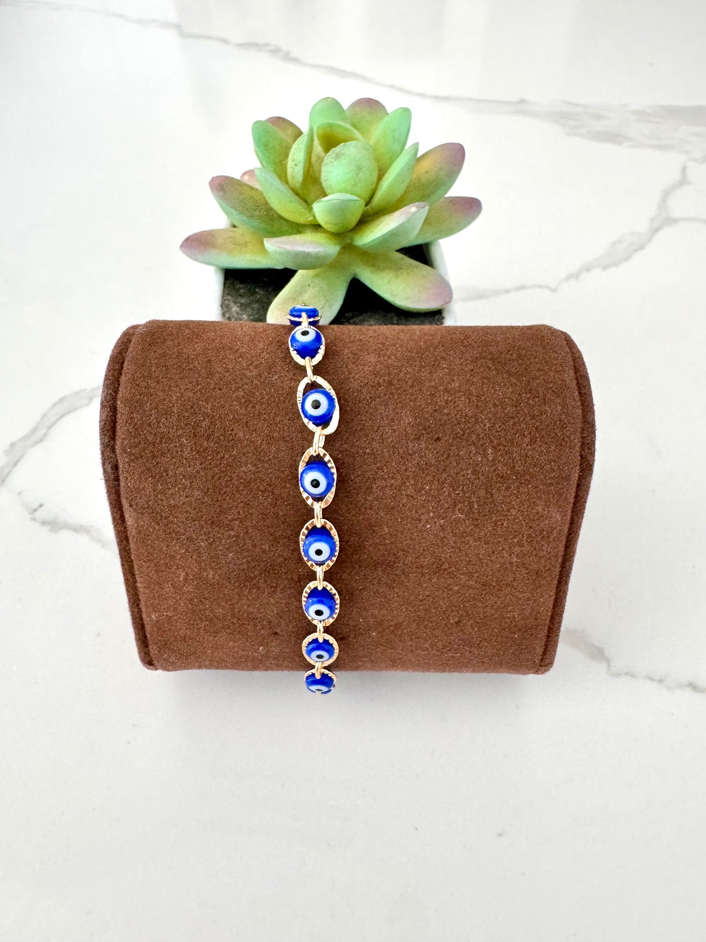 Pulsera de ojo turco esmaltado azul – Diseño calado con textura, bañada en oro de 18K