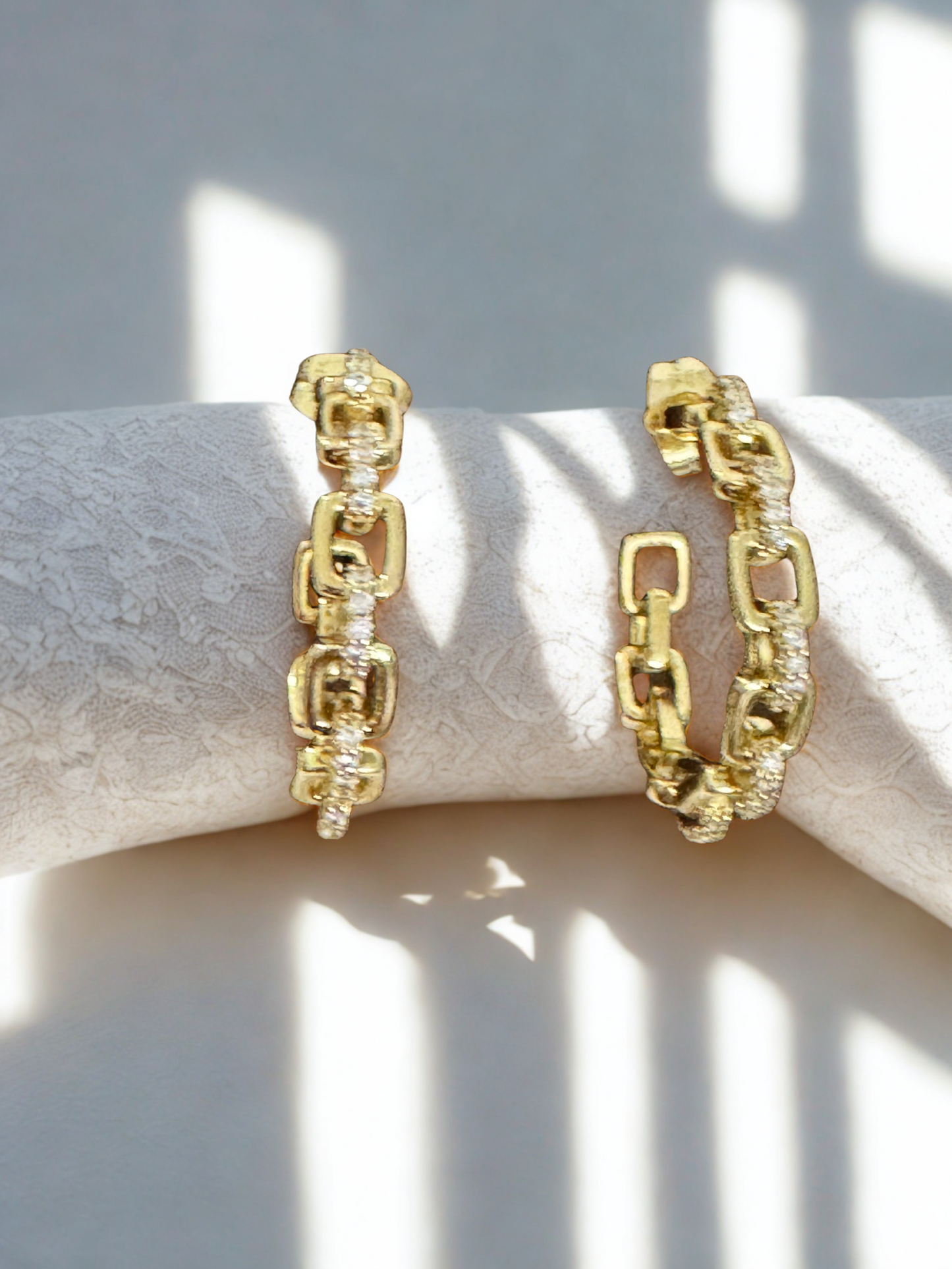 Aretes Argollas Eslabón con Detalles Brillantes