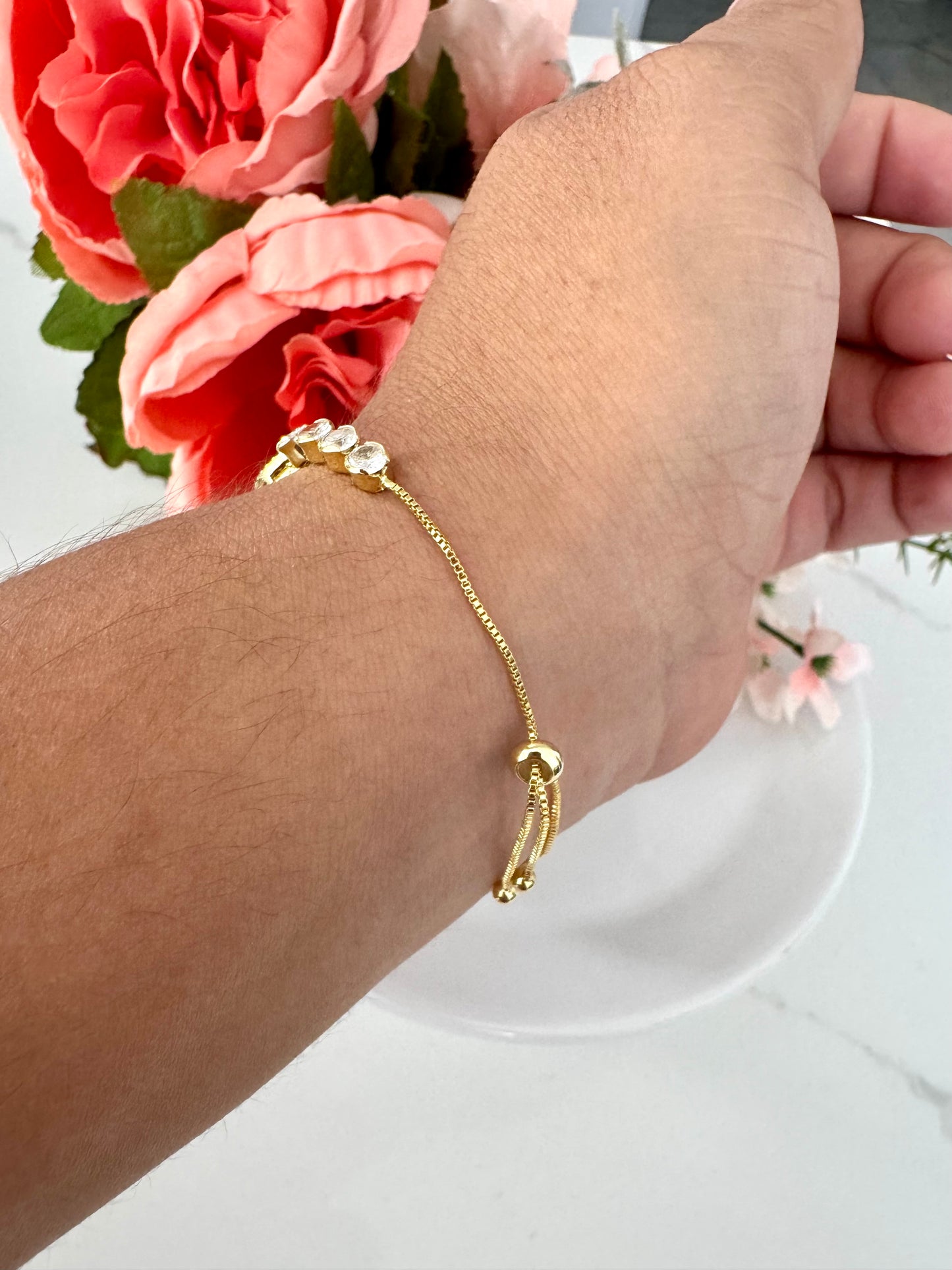 Pulsera ajustable con dije ovalado de ojo turco y circonias – Bañada en oro de 18K