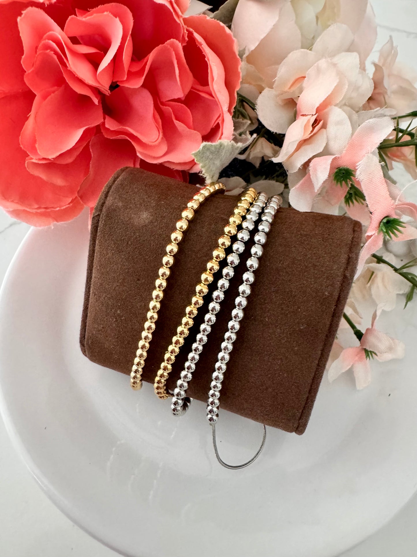 Pulsera ajustable con cuentas doradas 6mm – Bañada en oro de 18K