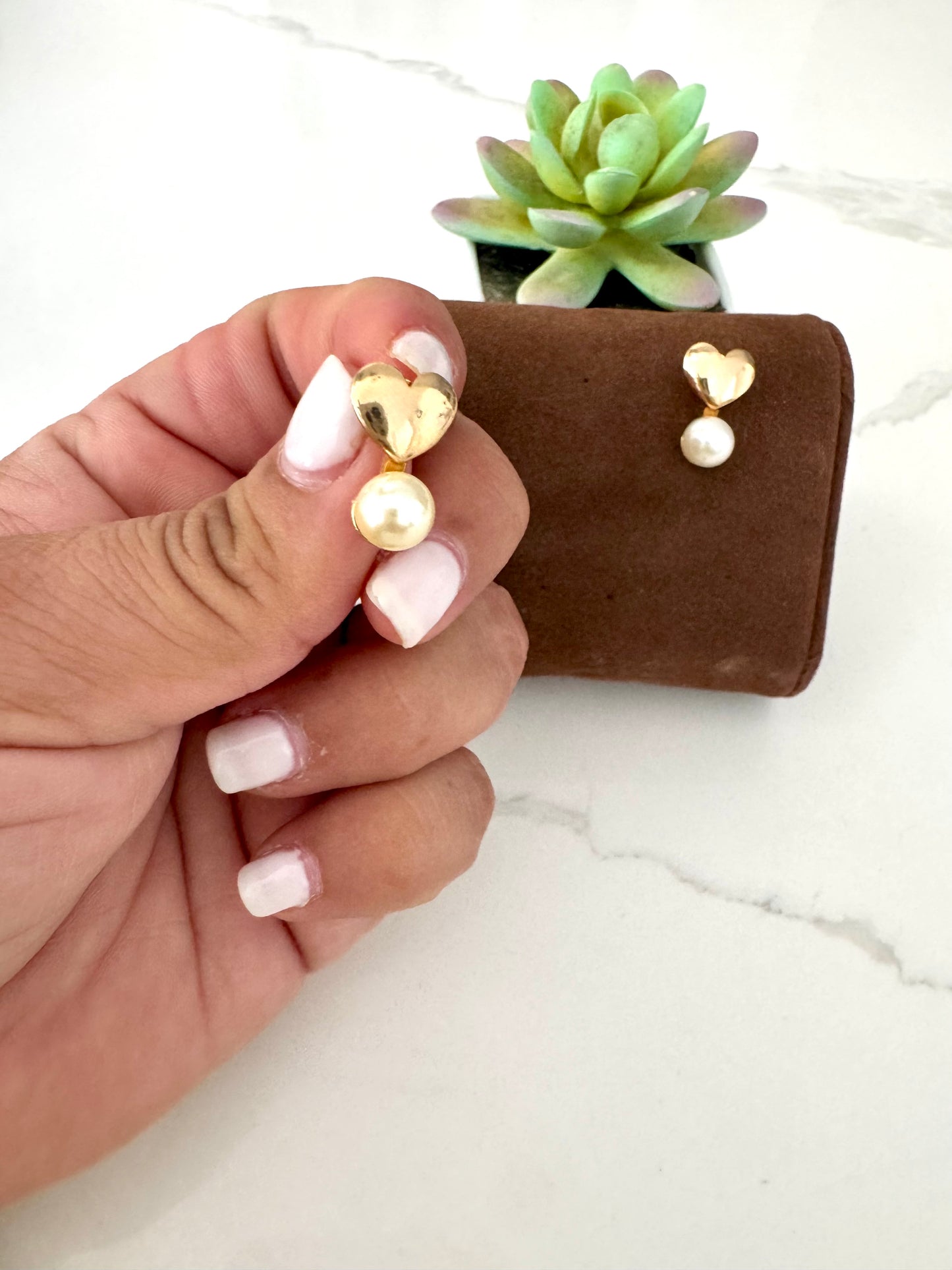 Aretes de corazón con perla – Bañados en oro de 18K