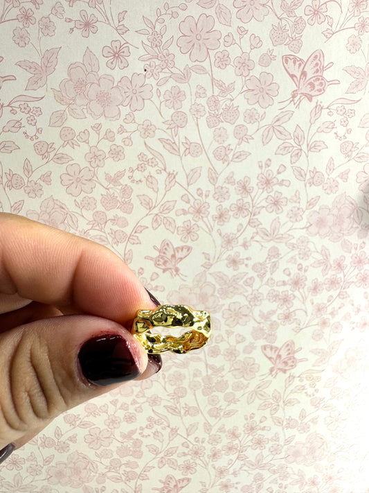 Anillo Dorado Orgánico Texturizado