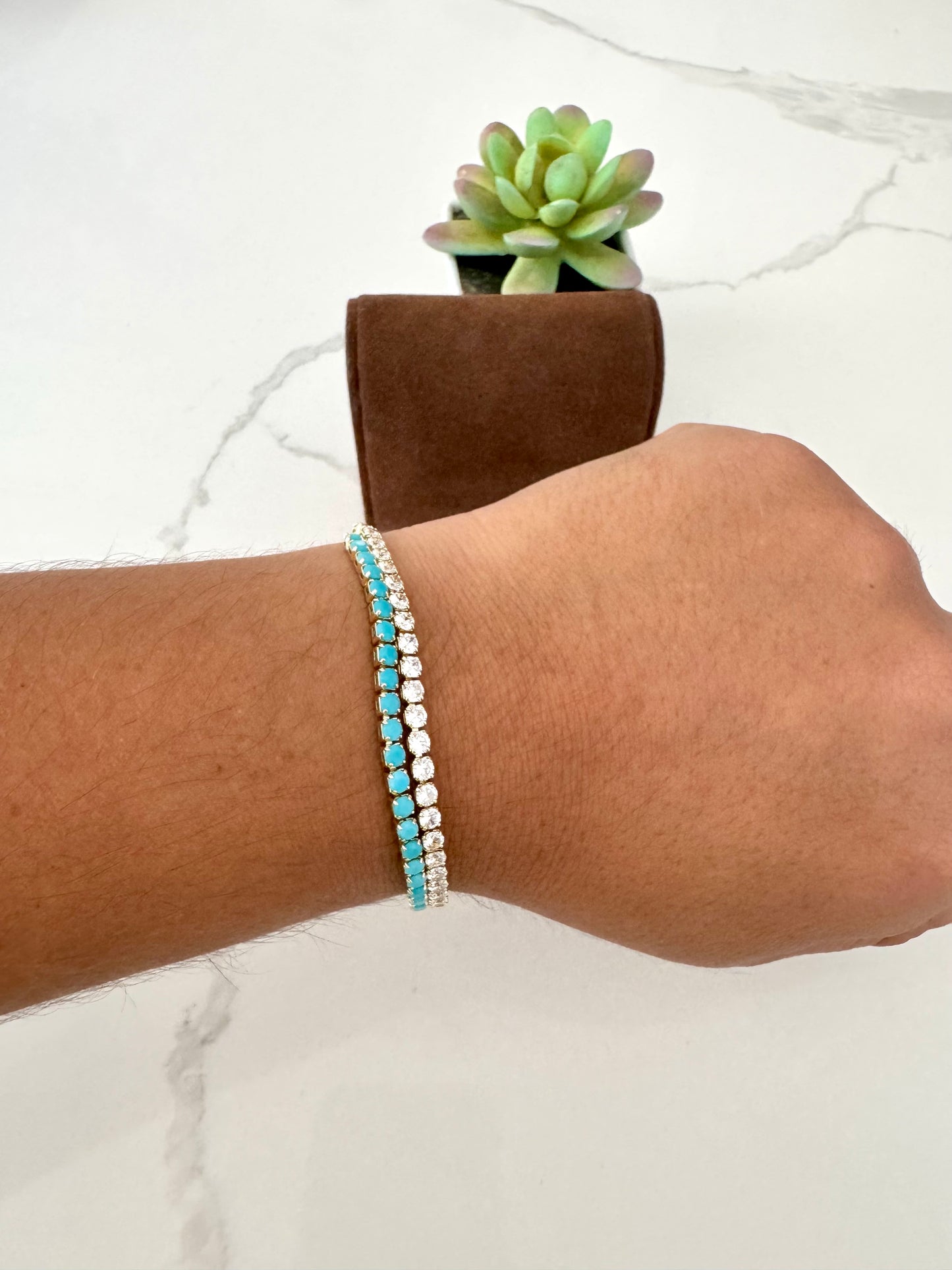 Pulsera ajustable con cadena box y circonias redondas – Bañada en oro de 18K