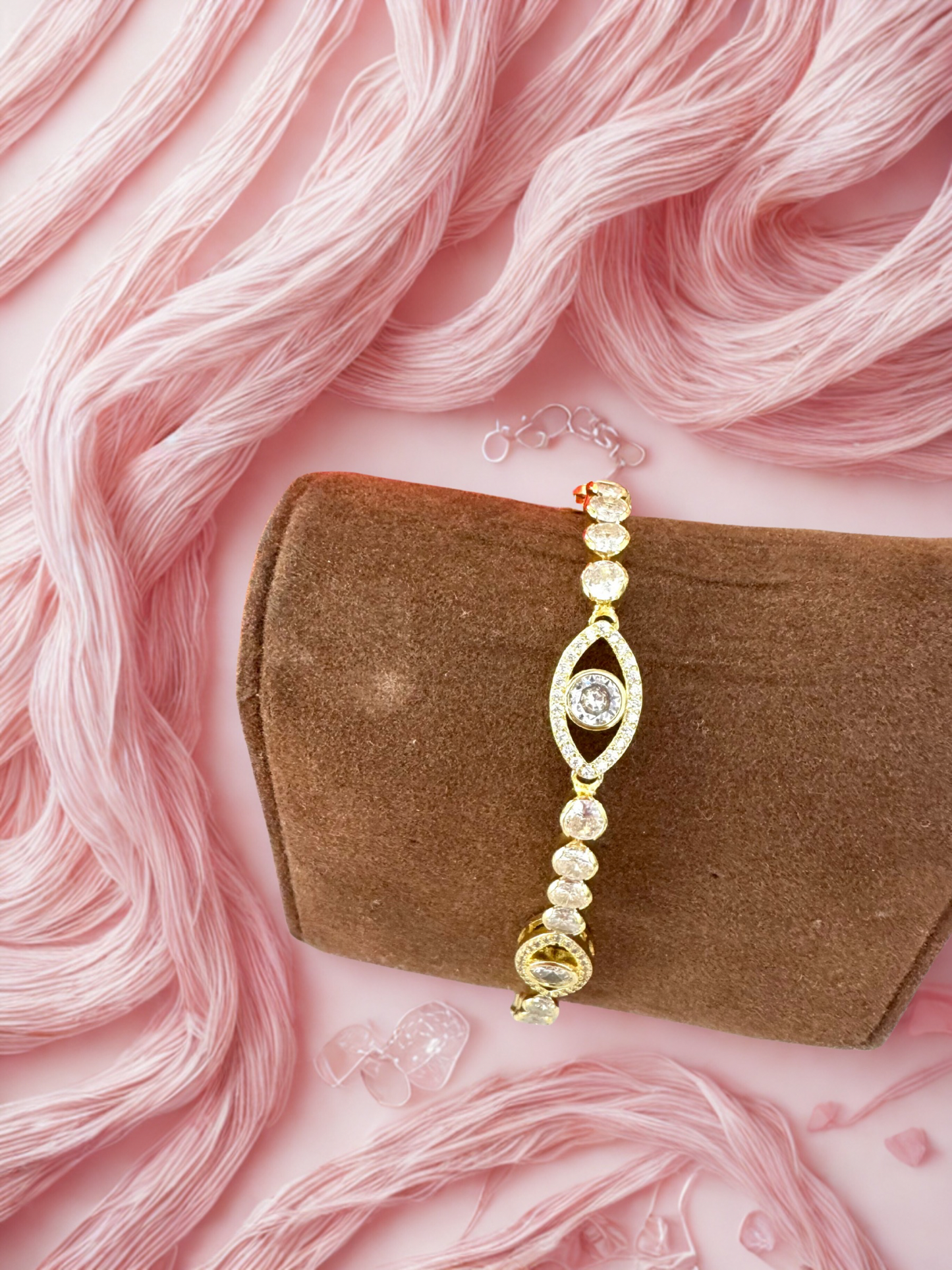 Pulsera ajustable con dije ovalado de ojo turco y circonias – Bañada en oro de 18K