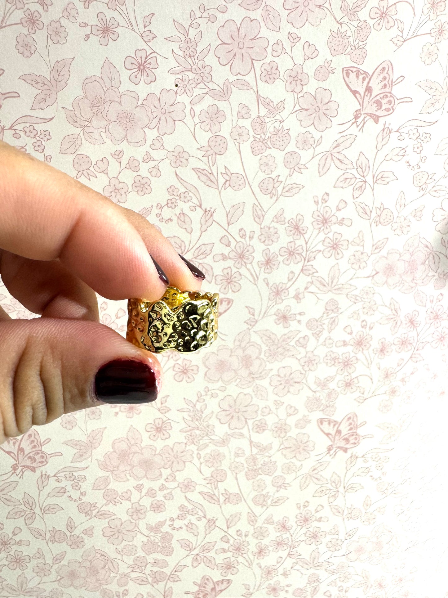 Anillo Dorado Martillado Ancho