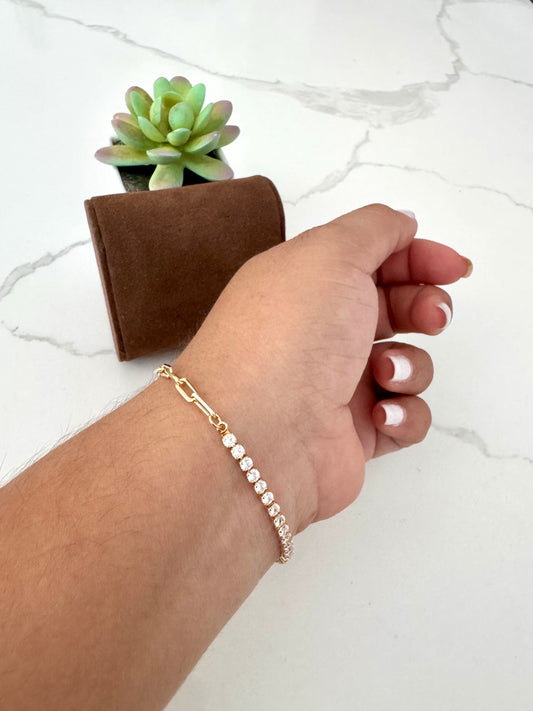 Pulsera de eslabones tipo clip con circonias – Bañada en oro de 18K
