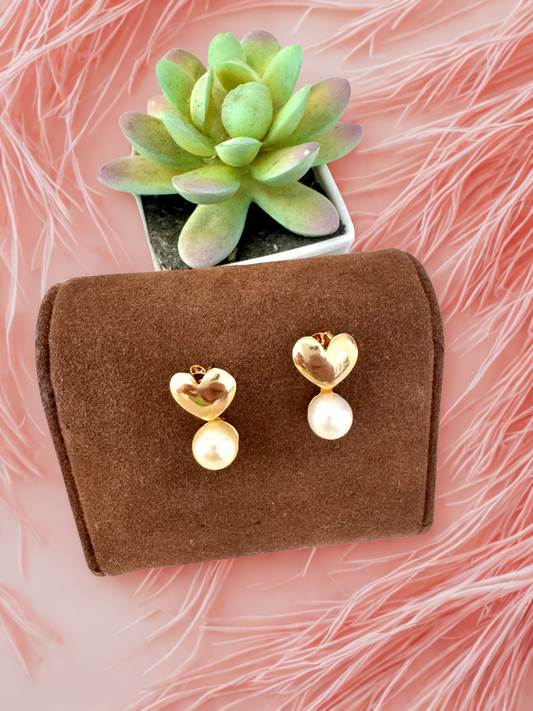 Aretes de corazón con perla – Bañados en oro de 18K