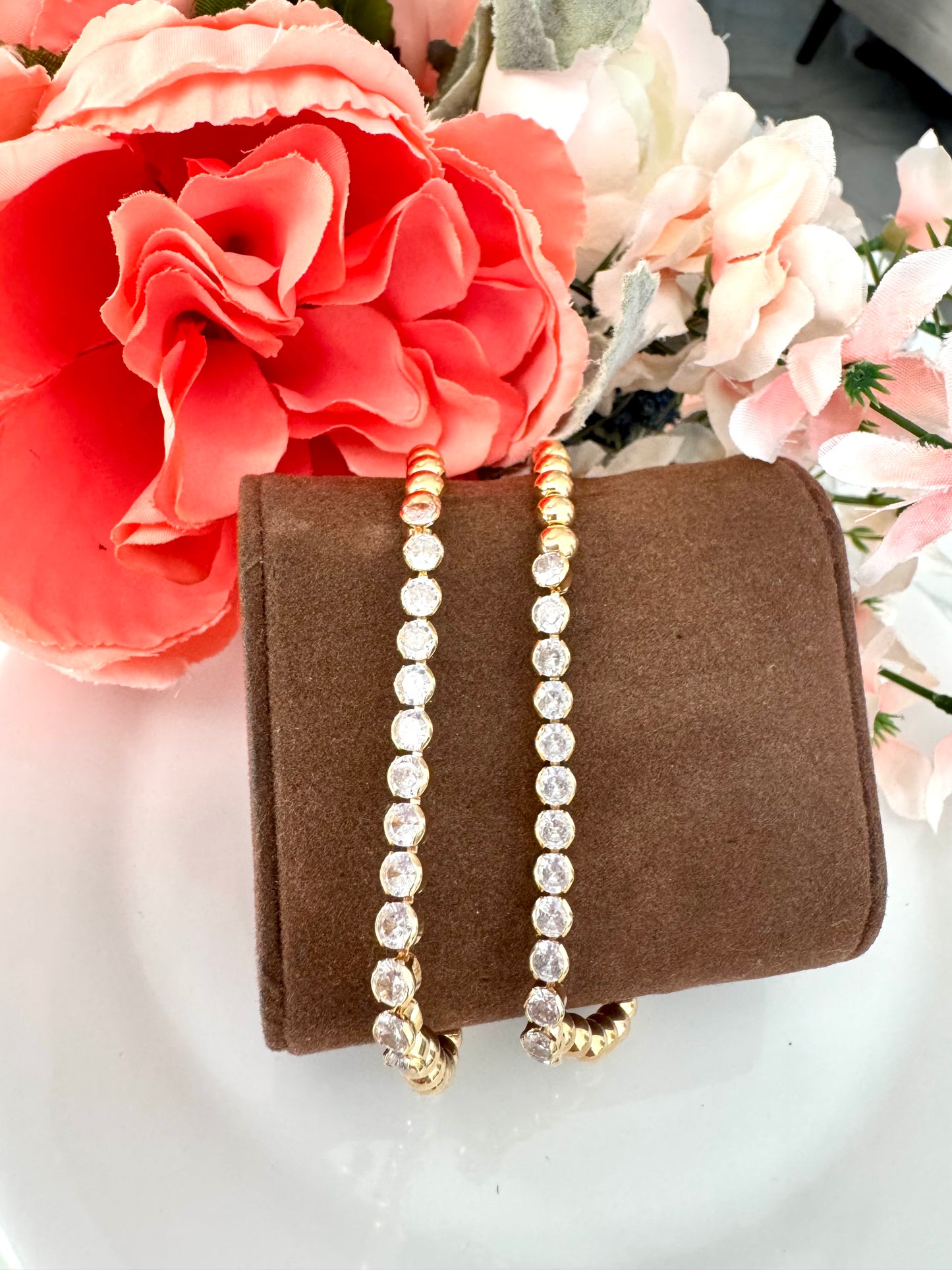 Pulsera ajustable con cuentas y circonias – Bañada en oro de 18K