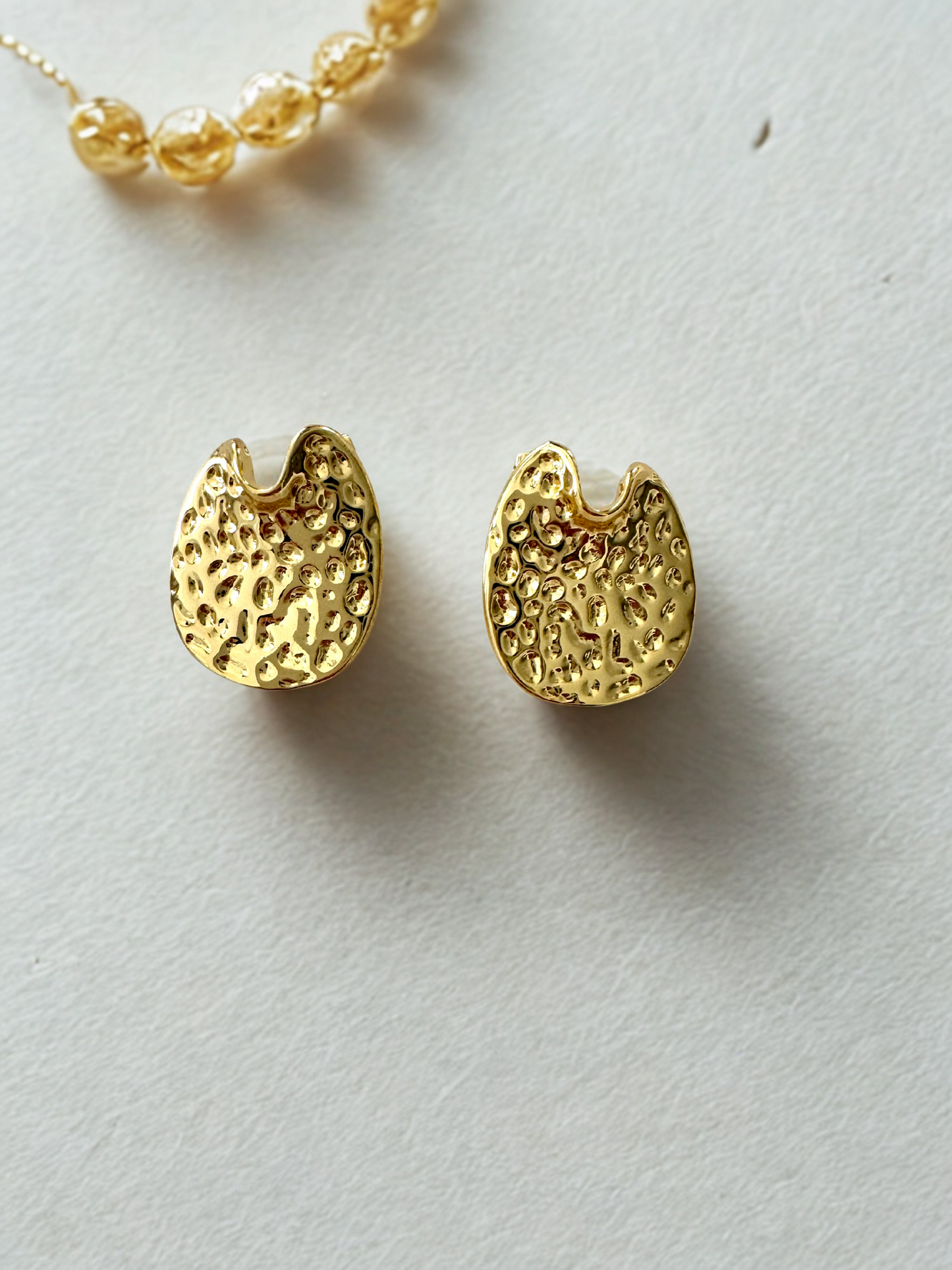 Aretes Dorados Textura Martillada