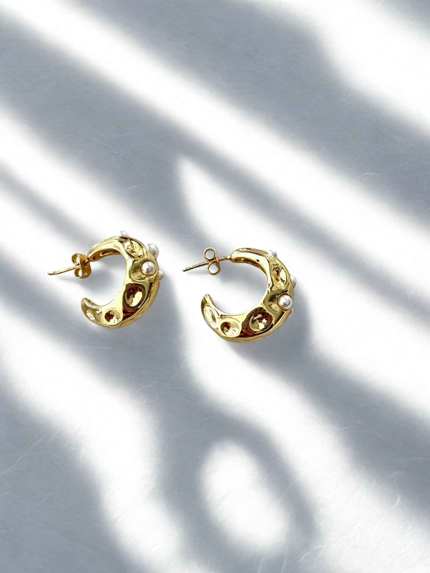 Aretes Aro con Detalle de Perla