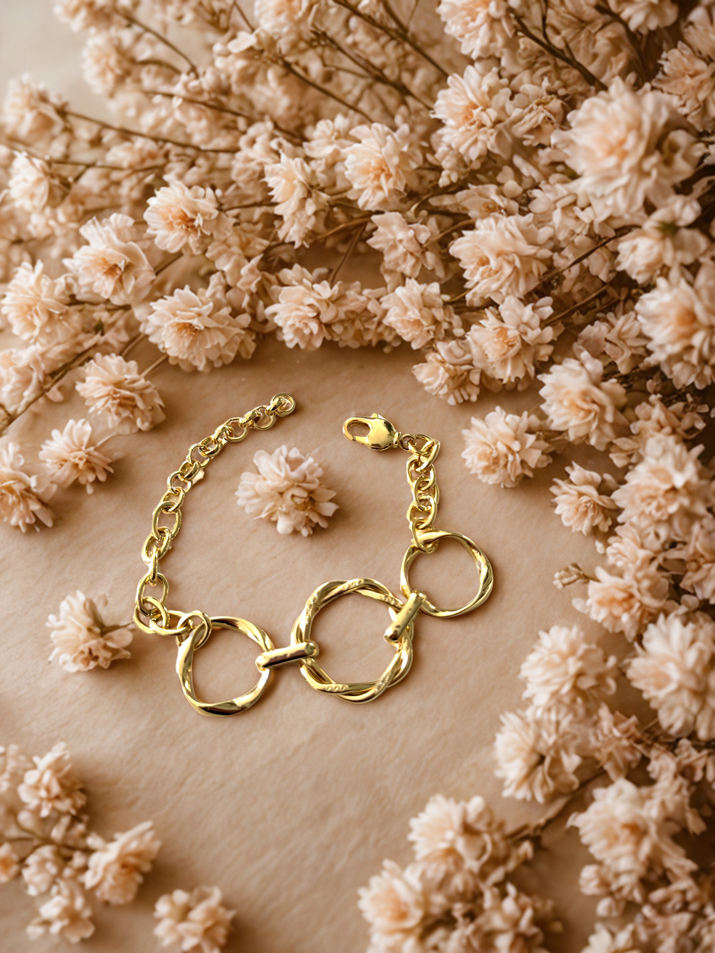 Pulsera Dorada con Eslabones Martillados