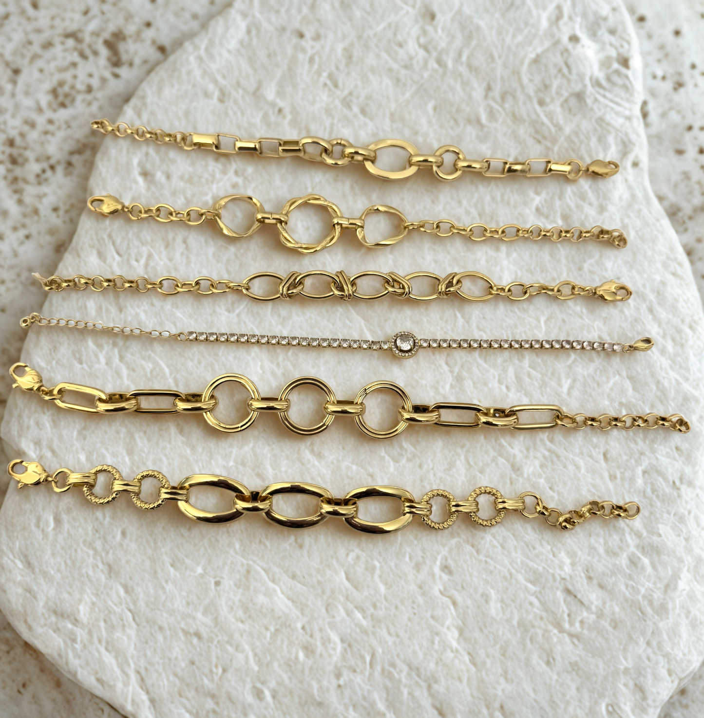 Pulsera Dorada con Eslabones Combinados